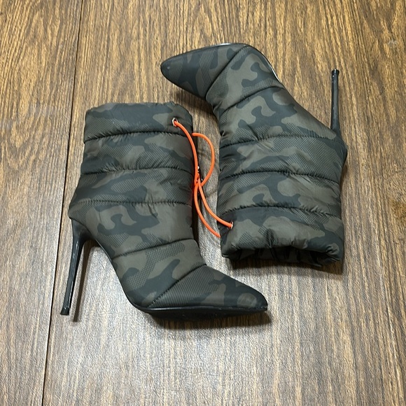 Steve Madden Black Camouflage Heeled Boots - Picture 2 of 11